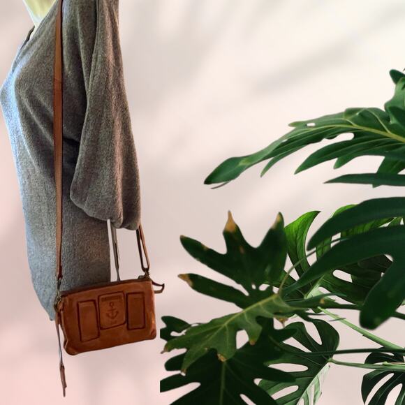 Harbour 2nd Soft European Leather Crossbody Clutch Bag Brown Triple Top Entry - Picture 3 of 12